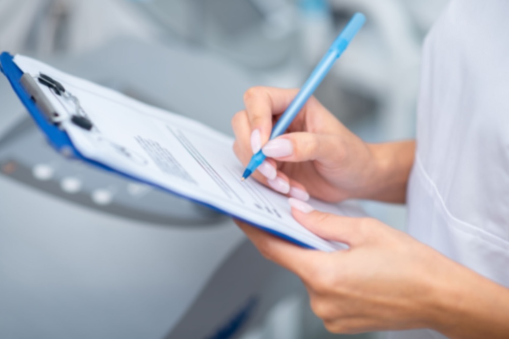 Nurse-reviewing-medical-record