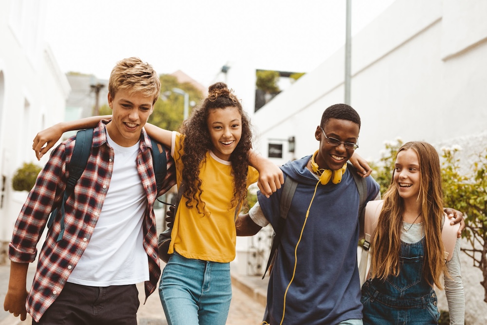 teenager-friends-walking-outside